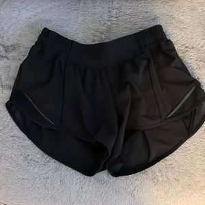 Lululemon LR Hotty Hot Shorts 2.5”
